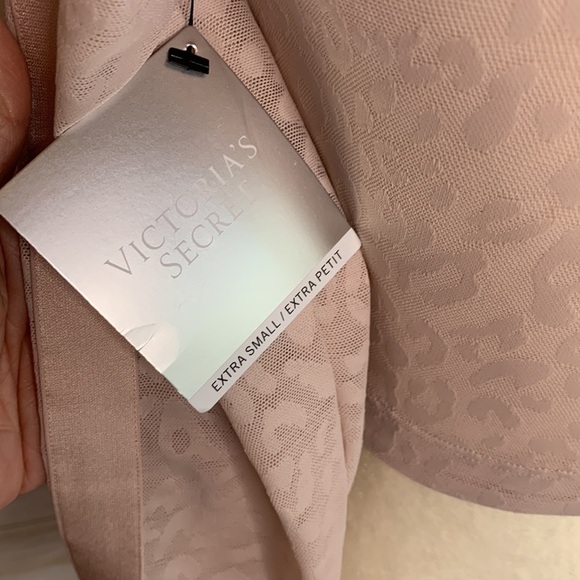 Victoria’s Secret Performance Zip Crop Top - Picture 7 of 9